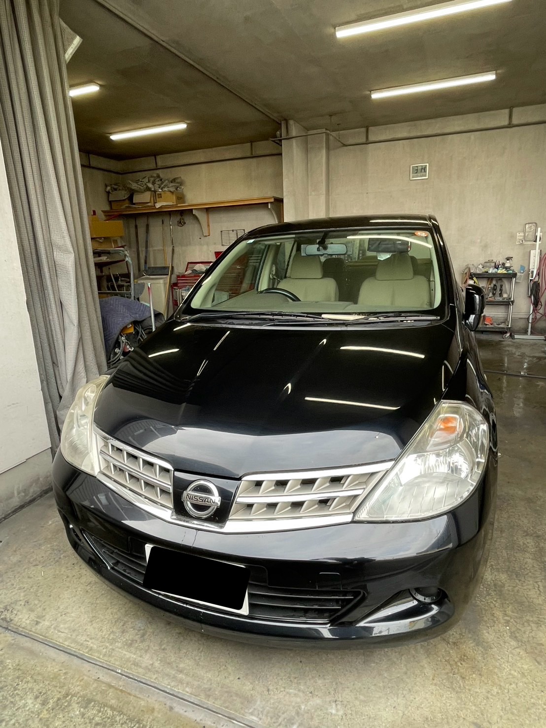 日産/バンパーヘコミ20ｃｍ 48.400円(税込）｜ピッカーズ札幌店 – 札幌市の車のキズ・ヘコミ、板金修理専門店