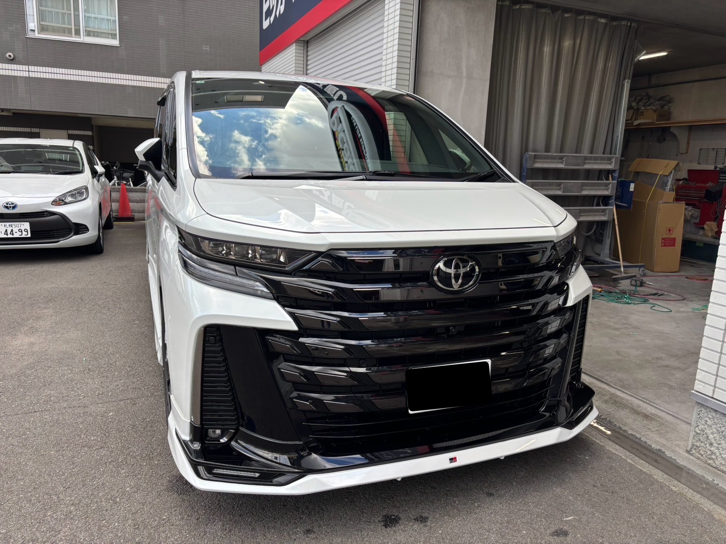 ヴェルファイア/バンパーえぐれ 60㎝ 58.300円(税込)｜ピッカーズ札幌店 – 札幌市の車のキズ・ヘコミ、板金修理専門店