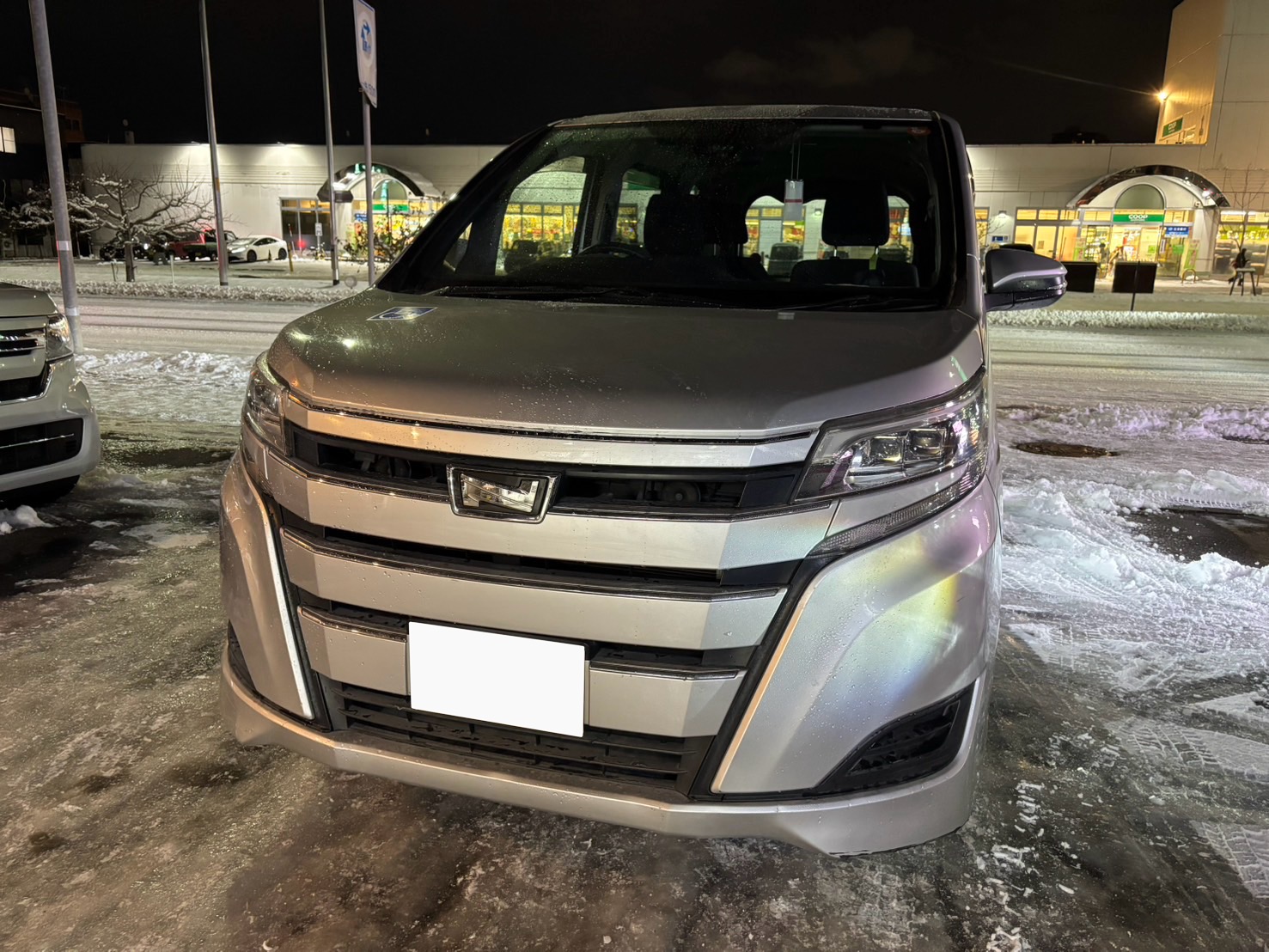 トヨタ ノア　｜ピッカーズ札幌店 – 札幌市の車のキズ・ヘコミ、板金修理専門店