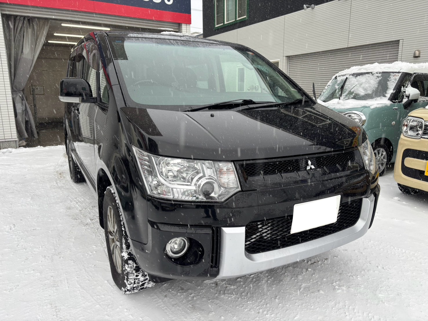 三菱デリカD5 へこみキズ｜ピッカーズ札幌店 – 札幌市の車のキズ・ヘコミ、板金修理専門店